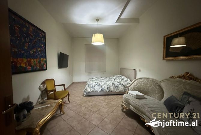 Ambient biznesi me qera 2+1 ne Tirane - 950 Euro