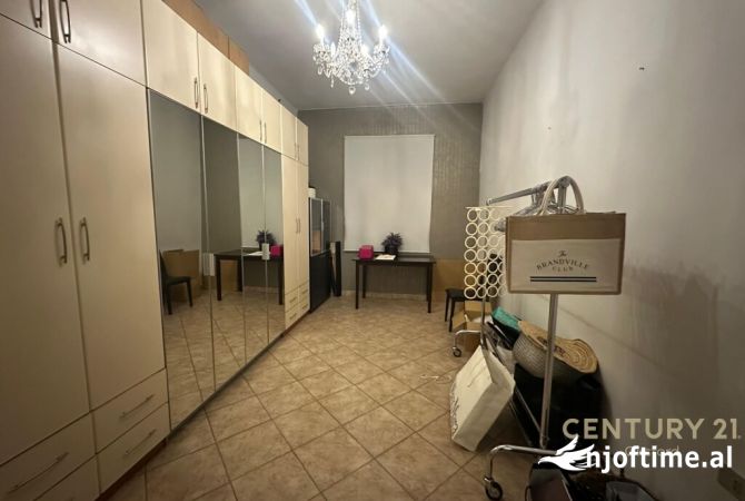 Japim me qira ambient zyrash tek Pallatet Agimi !