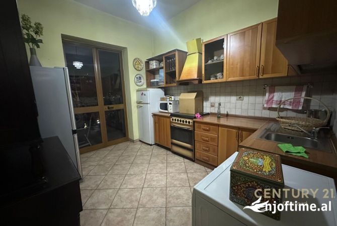 Japim me qira ambient zyrash tek Pallatet Agimi !