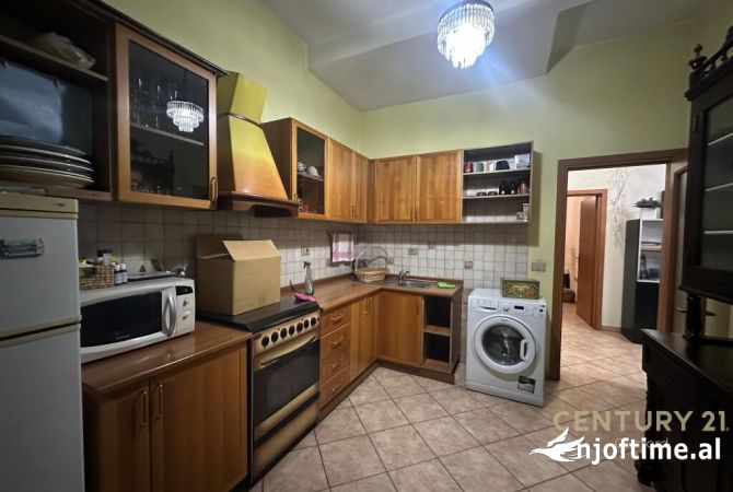 Japim me qira ambient zyrash tek Pallatet Agimi !