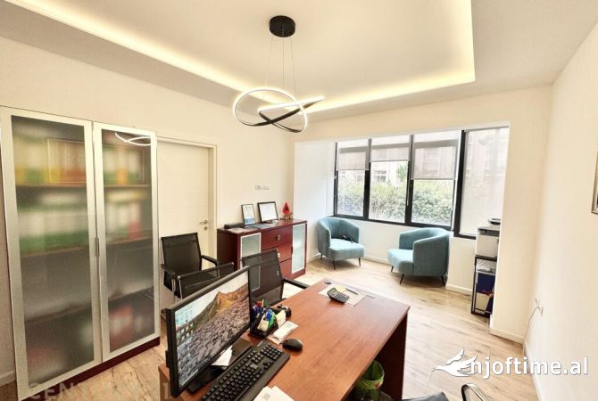 Ambient biznesi me qera 3+1 ne Tirane - 1,000 Euro