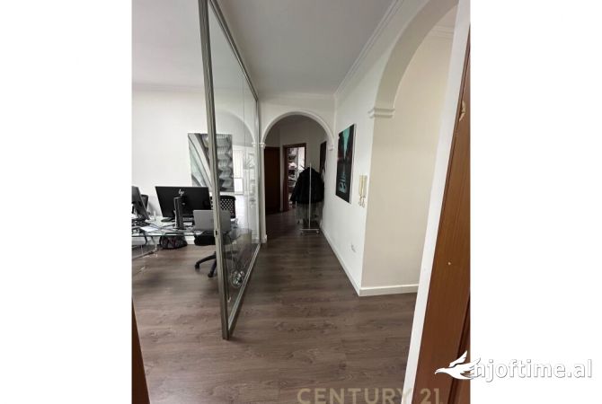 Zyra per qira ne Bllok.