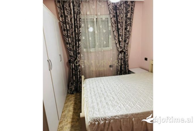 Shtepi me qera Apartament ne Tirane, 2+1, Mobilimi E mobiluar, Pagesa 650  Euro.