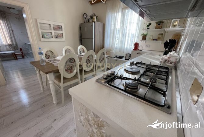 Shtepi ne shitje Apartament ne Tirane, 2+1, Mobilimi E mobiluar, Pagesa 179,000  Euro.
