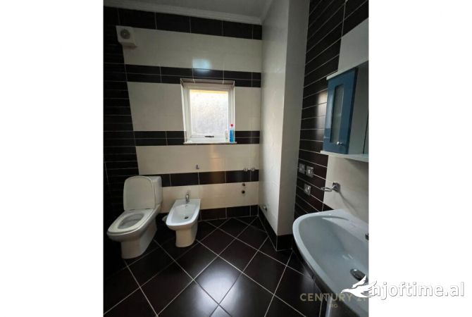 Shtepi me qera 2+1 ne Tirane - 550 Euro