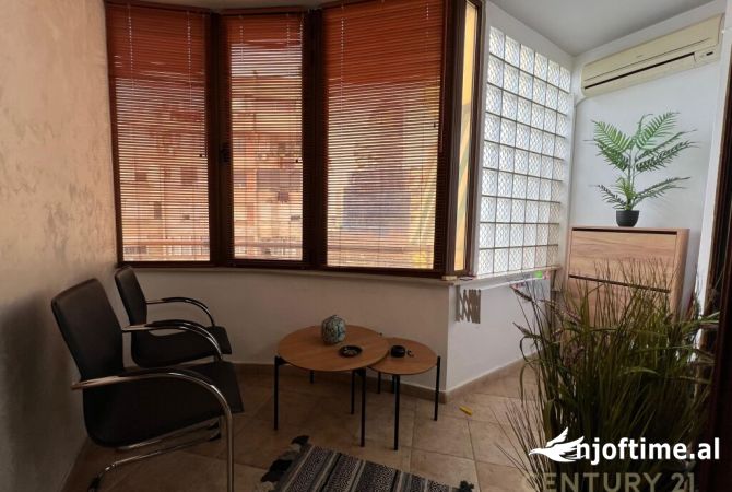 Shtepi me qera Apartament ne Tirane, 2+1, Mobilimi E mobiluar, Pagesa 900  Euro.