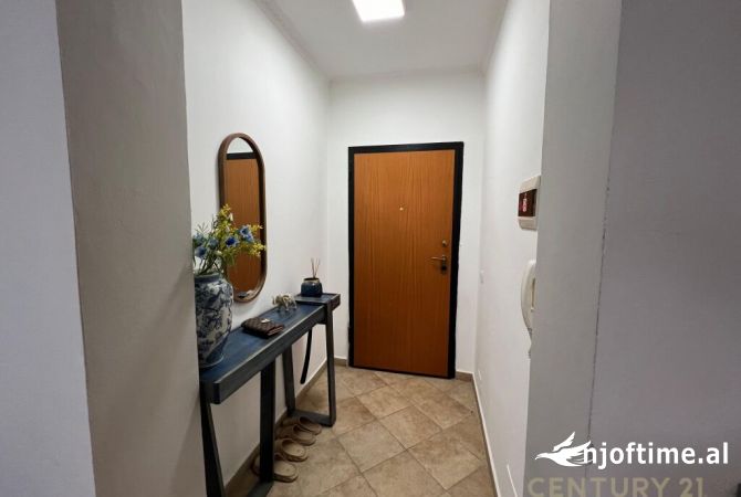 Shtepi me qera Apartament ne Tirane, 2+1, Mobilimi E mobiluar, Pagesa 900  Euro.