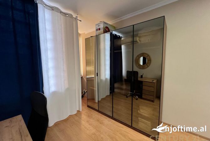 Shtepi me qera Apartament ne Tirane, 2+1, Mobilimi E mobiluar, Pagesa 900  Euro.