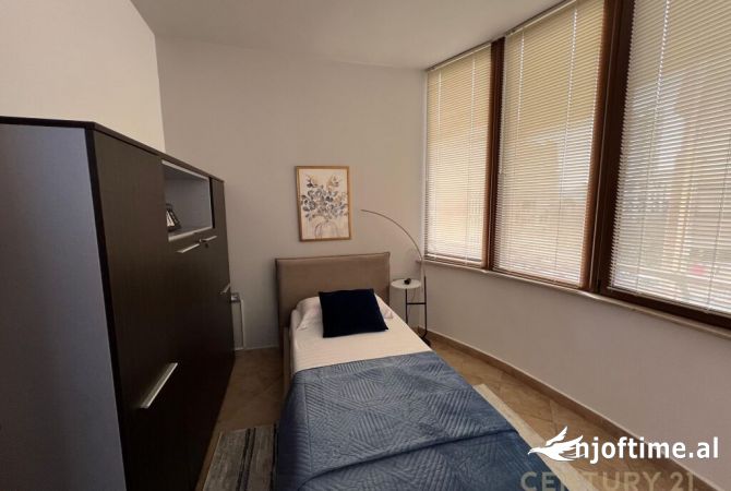 Shtepi me qera Apartament ne Tirane, 2+1, Mobilimi E mobiluar, Pagesa 900  Euro.