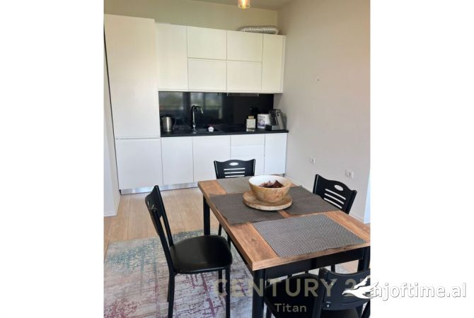 Shtepi me qera 2+1 ne Tirane - 1,300 Euro