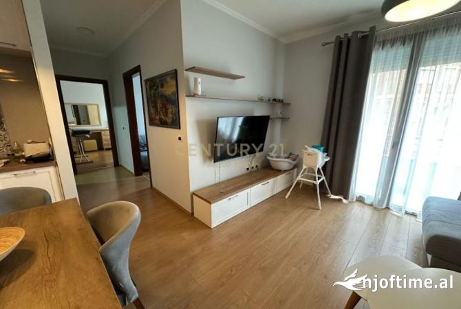 Shtepi me qera Apartament ne Tirane, 2+1, Mobilimi E mobiluar, Pagesa 800  Euro.