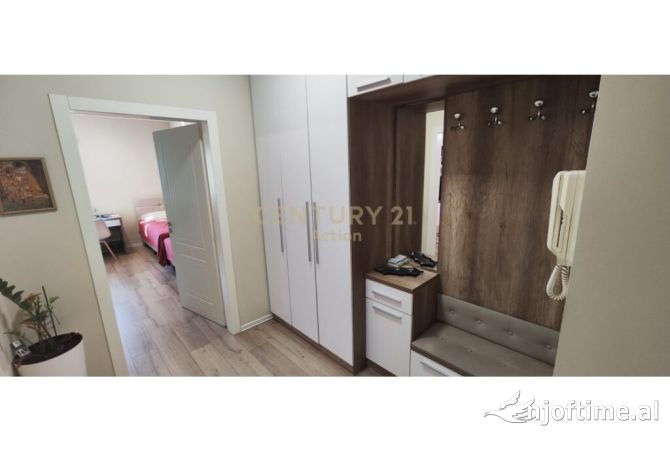 Shtepi ne shitje Apartament ne Tirane, 2+1, Mobilimi E mobiluar, Pagesa 207,000  Euro.