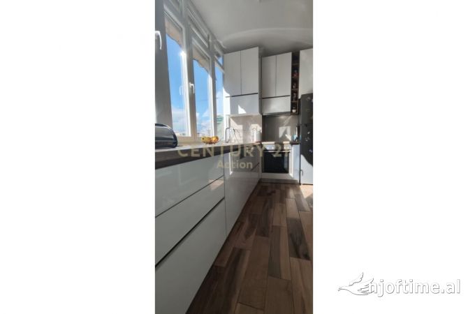 Shtepi ne shitje Apartament ne Tirane, 2+1, Mobilimi E mobiluar, Pagesa 207,000  Euro.