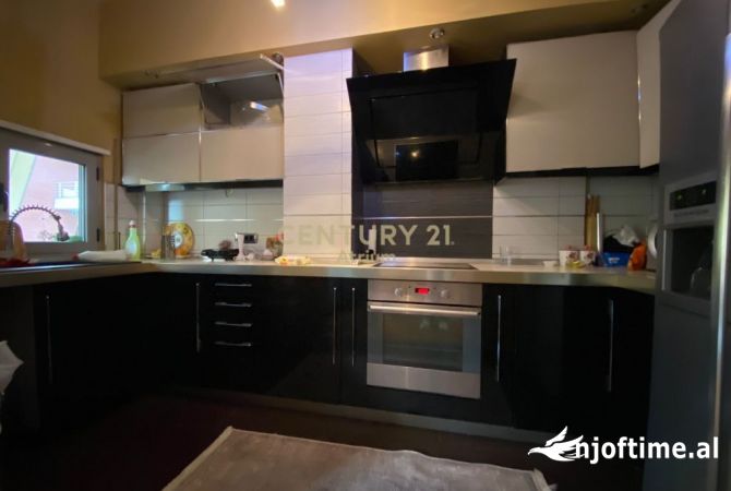 Shtepi me qera Apartament ne Tirane, 3+1, Mobilimi E mobiluar, Pagesa 850  Euro.