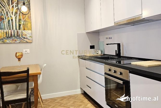 Shtepi me qera Apartament ne Tirane, Garsoniere, Mobilimi E mobiluar, Pagesa 595  Euro.