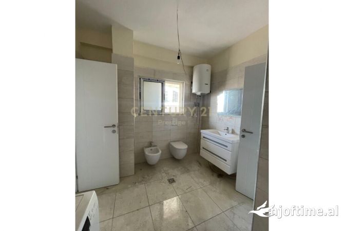 Shtepi ne shitje Apartament ne Tirane, 3+1, Mobilimi E mobiluar, Pagesa 187,000  Euro.