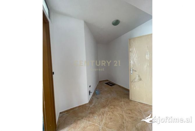 Shtepi ne shitje Apartament ne Tirane, 2+1, Mobilimi Bosh, pa mobiluar, Pagesa 133,000  Euro.