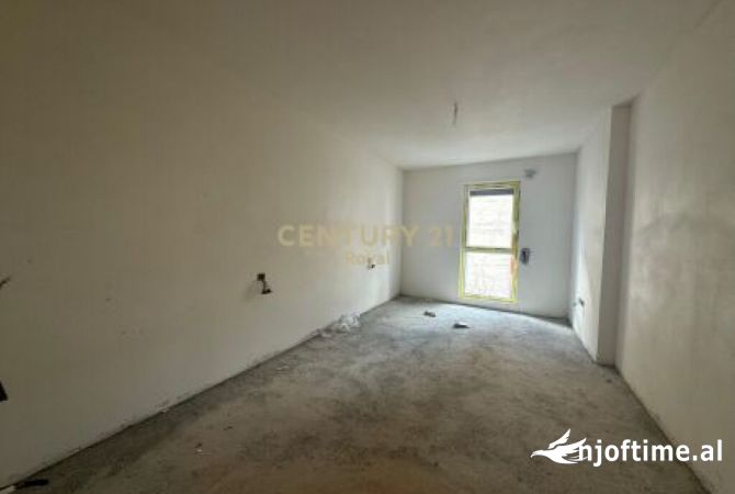 Shtepi ne shitje Apartament ne Tirane, 1+1, Mobilimi Bosh, pa mobiluar, Pagesa 135,000  Euro.