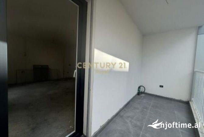 Shtepi ne shitje Apartament ne Tirane, 1+1, Mobilimi Bosh, pa mobiluar, Pagesa 135,000  Euro.