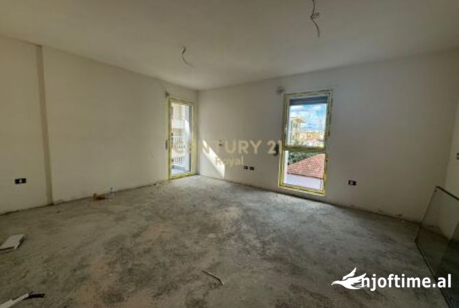 Shtepi ne shitje Apartament ne Tirane, 1+1, Mobilimi Bosh, pa mobiluar, Pagesa 135,000  Euro.