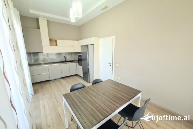 Shtepi me qera Apartament ne Tirane, 3+1, Mobilimi E mobiluar, Pagesa 1,200  Euro.