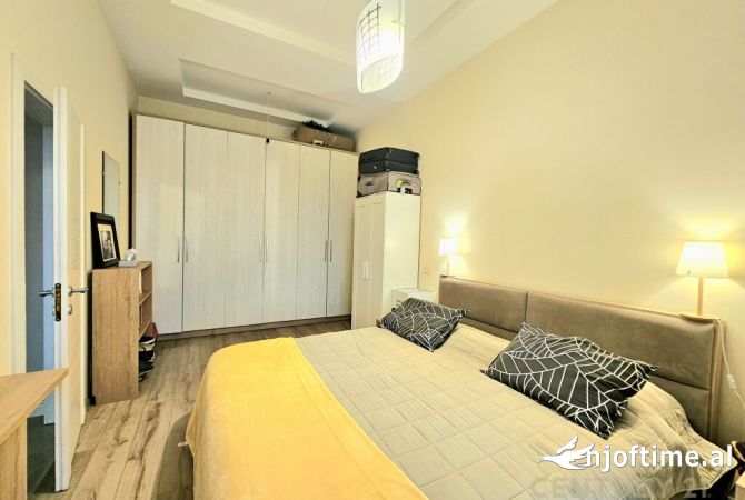 Shtepi me qera Apartament ne Tirane, 3+1, Mobilimi E mobiluar, Pagesa 1,200  Euro.