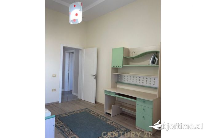 Shtepi me qera Apartament ne Tirane, 3+1, Mobilimi E mobiluar, Pagesa 1,200  Euro.