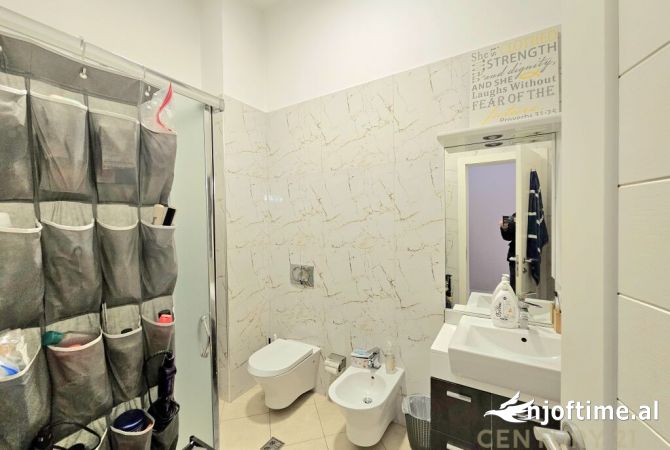 Shtepi me qera Apartament ne Tirane, 3+1, Mobilimi E mobiluar, Pagesa 1,200  Euro.