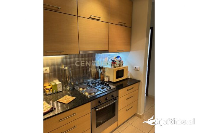 Shtepi me qera Apartament ne Tirane, 2+1, Mobilimi E mobiluar, Pagesa 650  Euro.