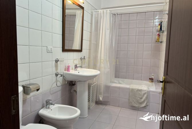 Shtepi me qera Apartament ne Tirane, 2+1, Mobilimi E mobiluar, Pagesa 650  Euro.