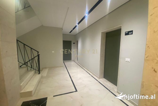 Shtepi ne shitje Apartament ne Tirane, 2+1, Mobilimi Bosh, pa mobiluar, Pagesa 185,000  Euro.