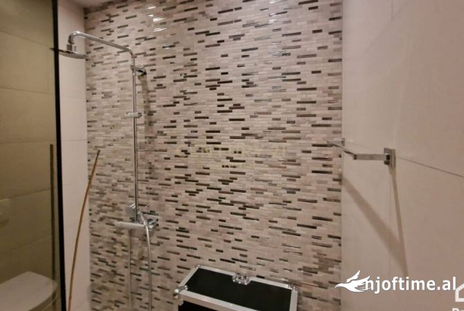 Shtepi ne shitje Apartament ne Tirane, 2+1, Mobilimi Bosh, pa mobiluar, Pagesa 210,000  Euro.