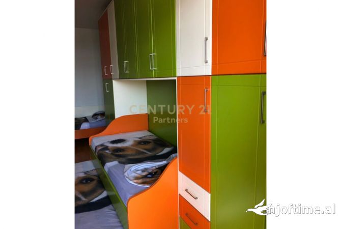 Shtepi ne shitje Apartament ne Tirane, 2+1, Mobilimi E mobiluar, Pagesa 310,000  Euro.