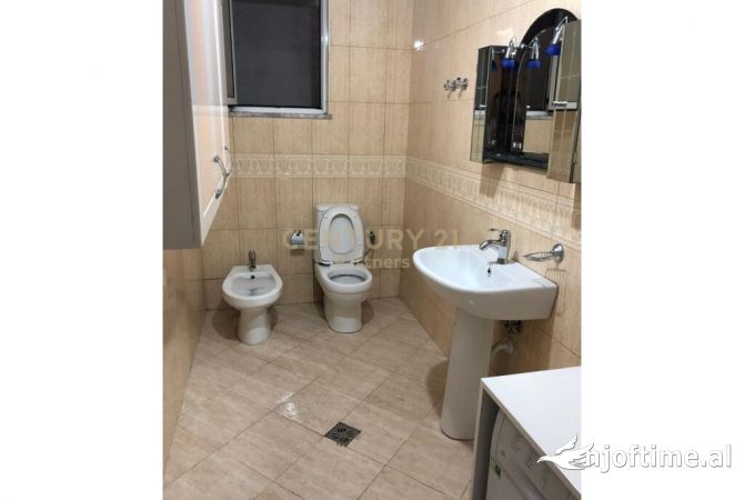 Shtepi ne shitje Apartament ne Tirane, 2+1, Mobilimi E mobiluar, Pagesa 310,000  Euro.