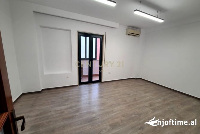 Ambient biznesi me qera 3+1 ne Tirane - 1,000 Euro