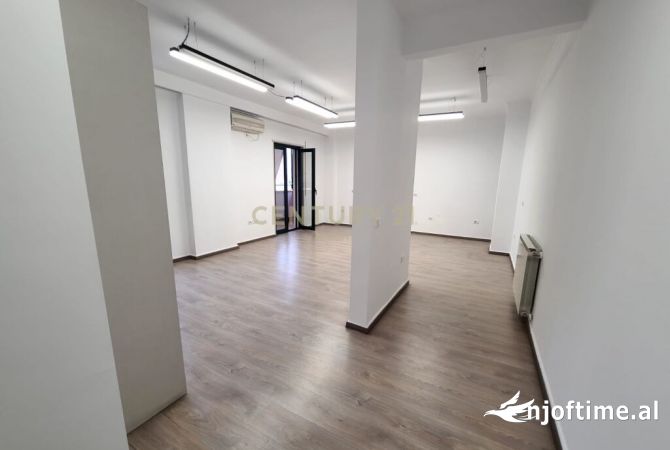 Ambient biznesi me qera 3+1 ne Tirane - 1,000 Euro