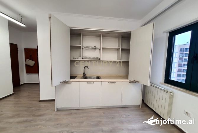 Ambient biznesi me qera 3+1 ne Tirane - 1,000 Euro