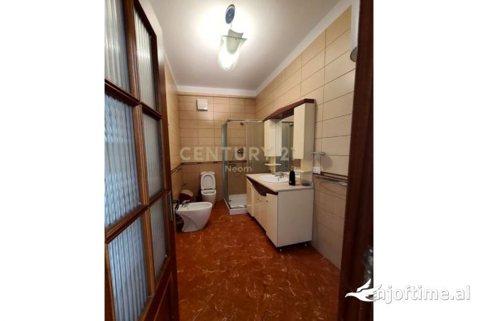 AMBJENT ME QIRA PER ZYRA NE QENDER!