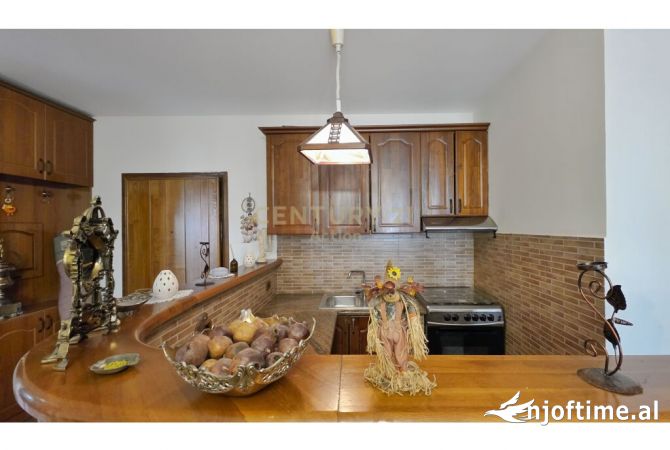 Shtepi me qera 2+1 ne Tirane - 800 Euro