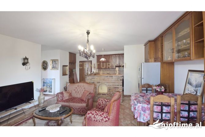 Shtepi me qera 2+1 ne Tirane - 800 Euro