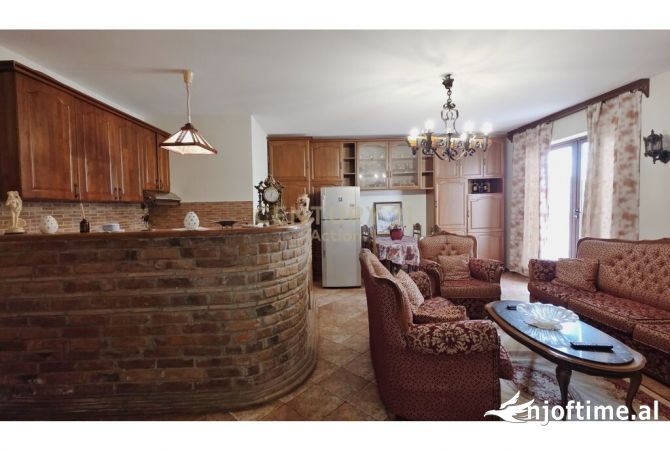 Shtepi me qera Apartament ne Tirane, 2+1, Mobilimi E mobiluar, Pagesa 800  Euro.