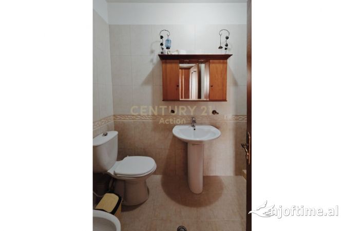 Shtepi me qera Apartament ne Tirane, 2+1, Mobilimi E mobiluar, Pagesa 800  Euro.