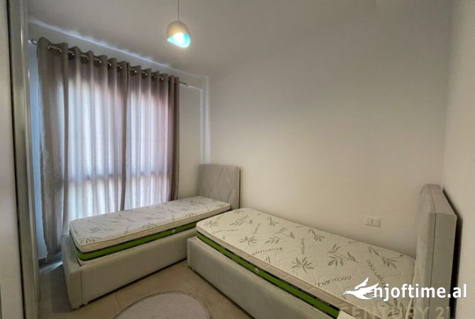 Shtepi me qera Apartament ne Tirane, 2+1, Mobilimi E mobiluar, Pagesa 800  Euro.