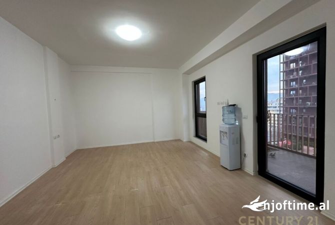Ambient biznesi me qera 3+1 ne Tirane - 900 Euro