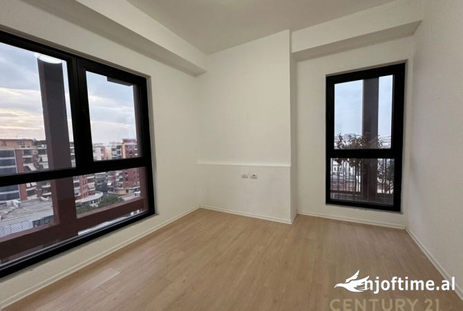 Zyre Per Qira Tek Garden Building!