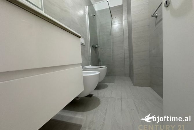 Zyre Per Qira Tek Garden Building!