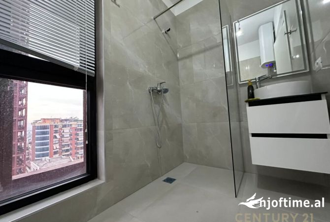 Zyre Per Qira Tek Garden Building!