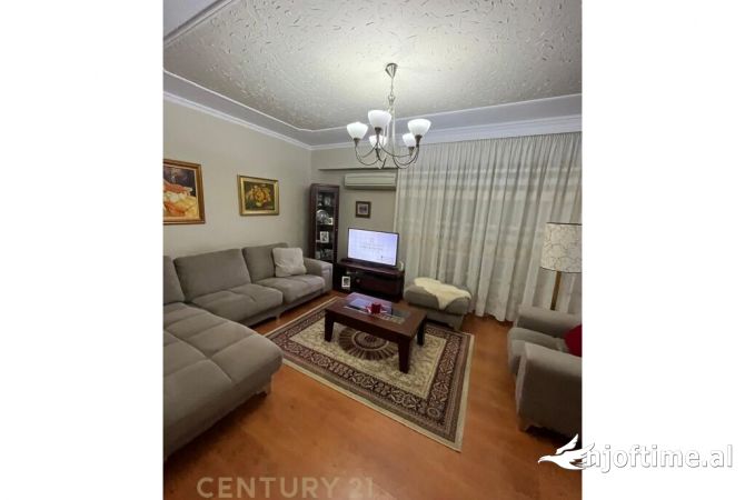Shtepi me qera Apartament ne Tirane, 2+1, Mobilimi E mobiluar, Pagesa 750  Euro.