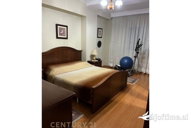 Shtepi me qera Apartament ne Tirane, 2+1, Mobilimi E mobiluar, Pagesa 750  Euro.