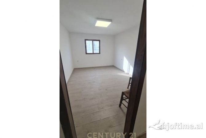 Shtepi ne shitje Apartament ne Tirane, 2+1, Mobilimi E mobiluar, Pagesa 120,000  Euro.